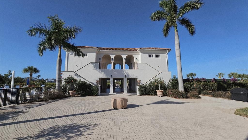 На продажу: $575,000 (2 спален, 2 ванн, 1688 Квадратных фут)