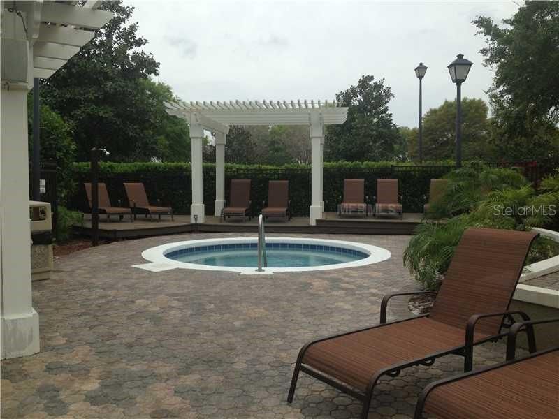 For Sale: $189,000 (1 beds, 1 baths, 732 Square Feet)
