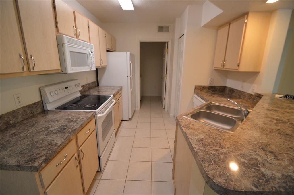 For Sale: $189,000 (1 beds, 1 baths, 732 Square Feet)