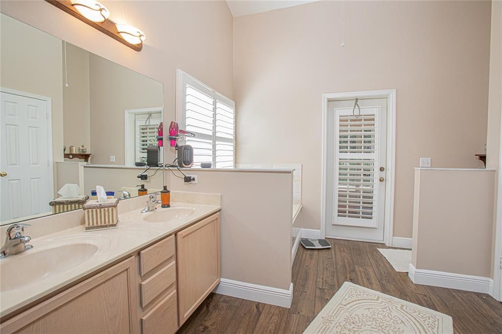 For Sale: $484,999 (3 beds, 2 baths, 2023 Square Feet)