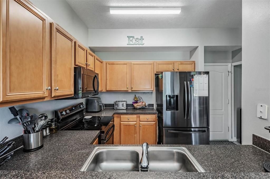 Activo con contrato: $265,000 (3 camas, 2 baños, 1455 Pies cuadrados)