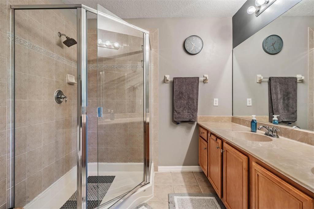 Activo con contrato: $265,000 (3 camas, 2 baños, 1455 Pies cuadrados)
