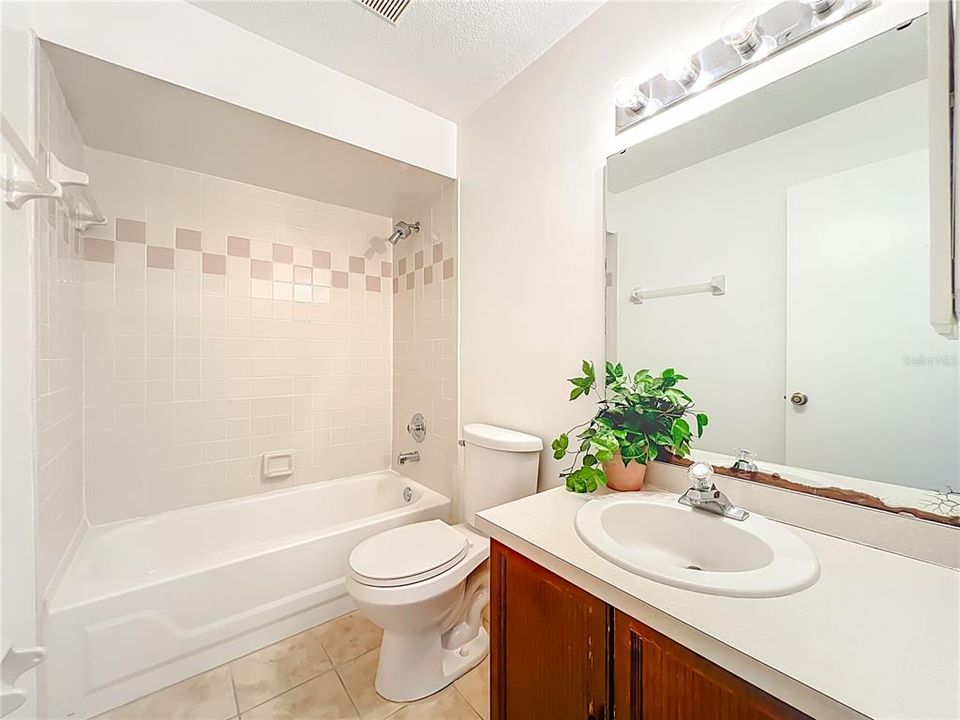 For Sale: $267,000 (2 beds, 2 baths, 1072 Square Feet)