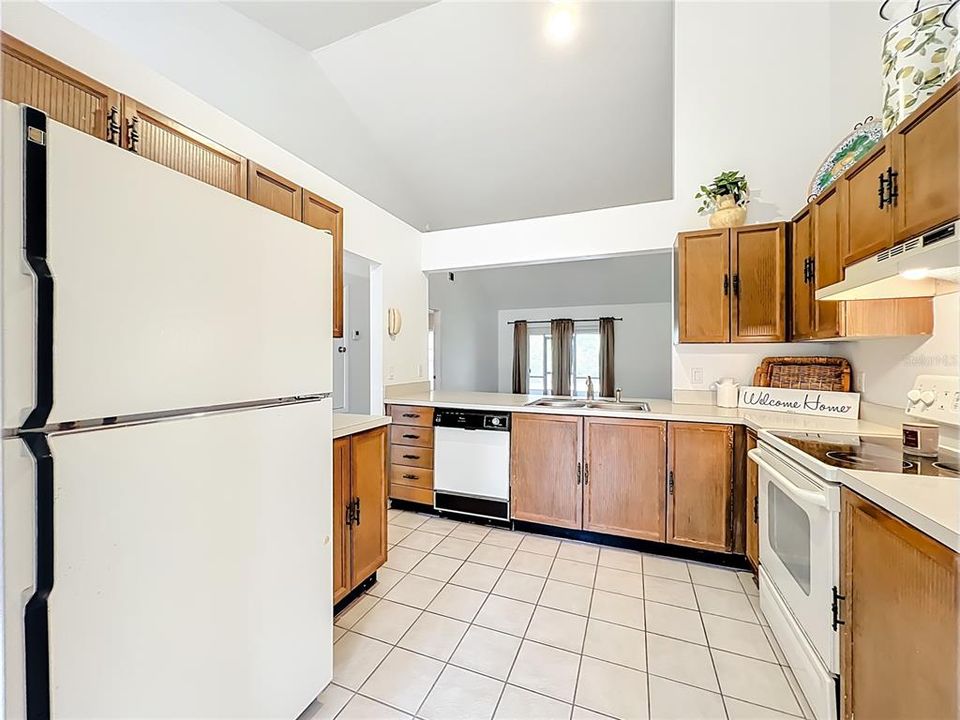 For Sale: $267,000 (2 beds, 2 baths, 1072 Square Feet)