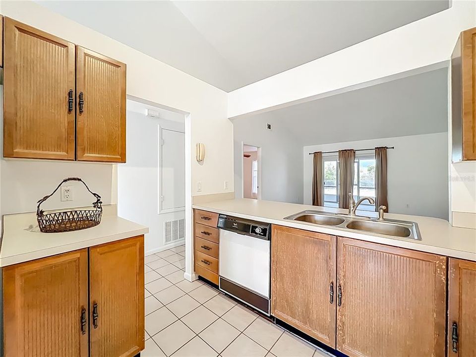 For Sale: $267,000 (2 beds, 2 baths, 1072 Square Feet)