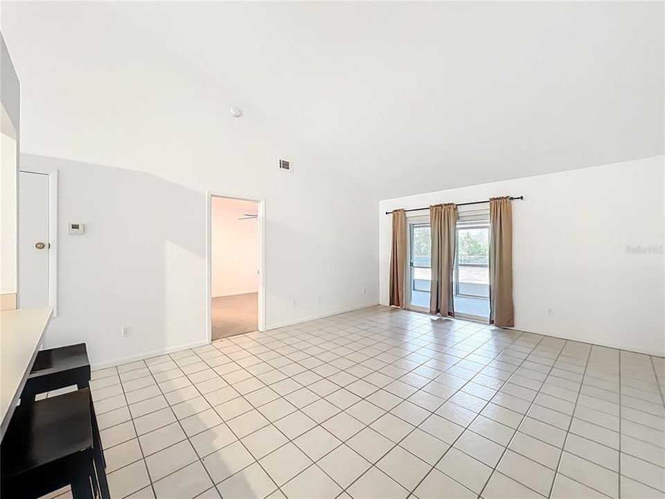 For Sale: $267,000 (2 beds, 2 baths, 1072 Square Feet)