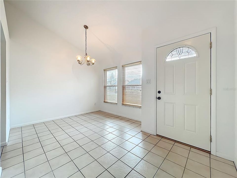 For Sale: $267,000 (2 beds, 2 baths, 1072 Square Feet)