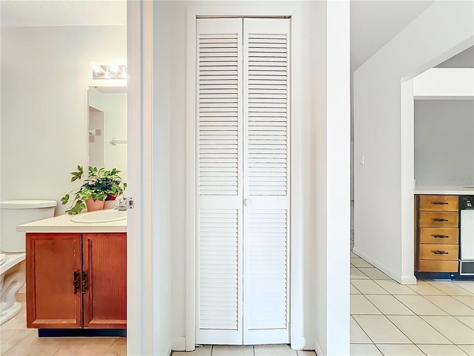 For Sale: $267,000 (2 beds, 2 baths, 1072 Square Feet)