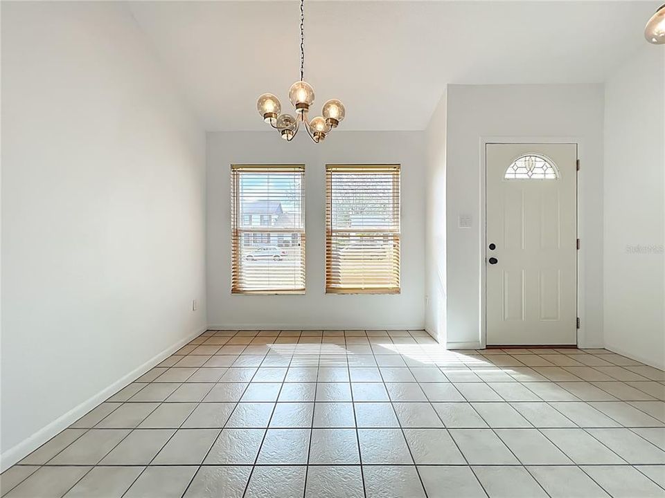 For Sale: $267,000 (2 beds, 2 baths, 1072 Square Feet)