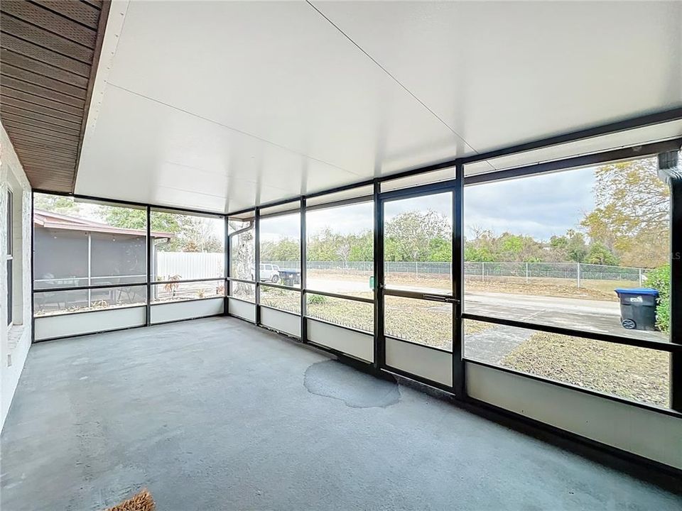 For Sale: $267,000 (2 beds, 2 baths, 1072 Square Feet)
