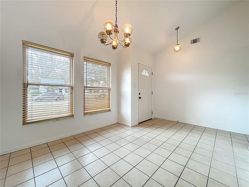 For Sale: $267,000 (2 beds, 2 baths, 1072 Square Feet)