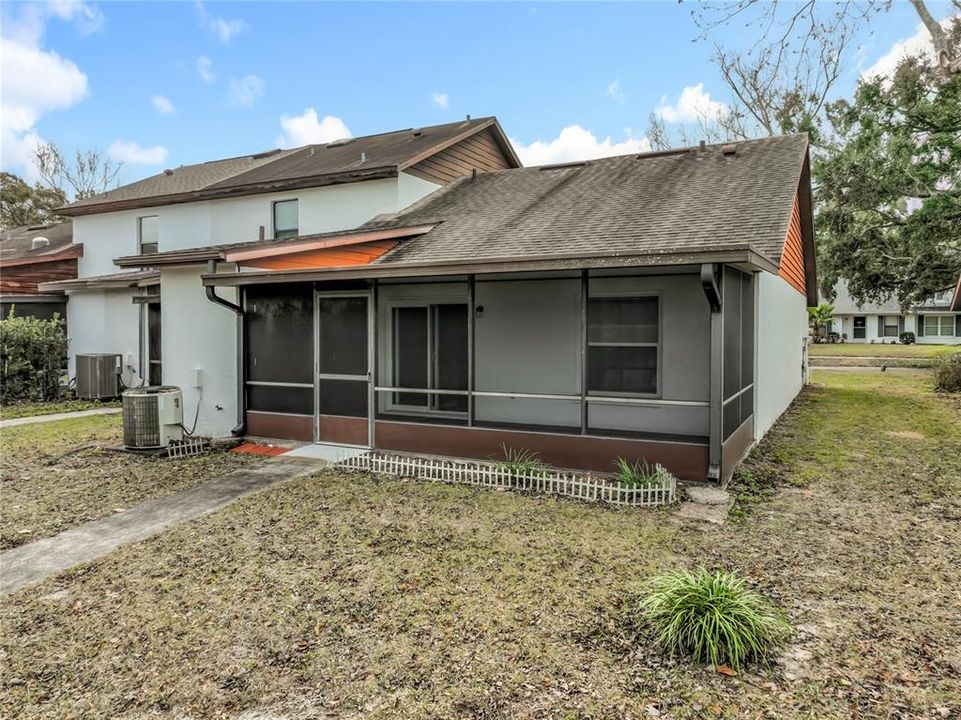 For Sale: $267,000 (2 beds, 2 baths, 1072 Square Feet)