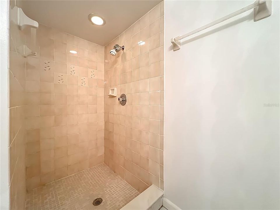 For Sale: $267,000 (2 beds, 2 baths, 1072 Square Feet)
