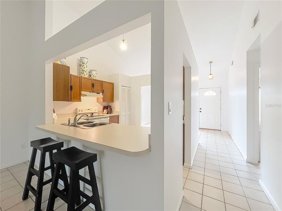 For Sale: $267,000 (2 beds, 2 baths, 1072 Square Feet)