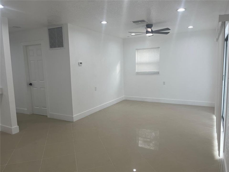 En Venta: $300,000 (5 camas, 0 baños, 1650 Pies cuadrados)