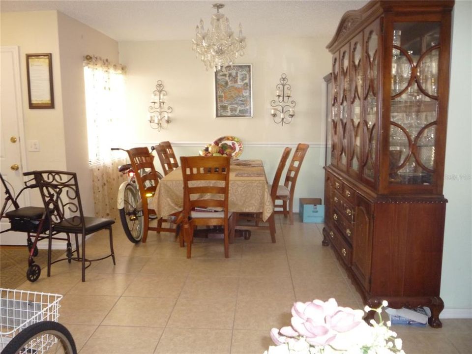 На продажу: $239,000 (2 спален, 2 ванн, 1157 Квадратных фут)