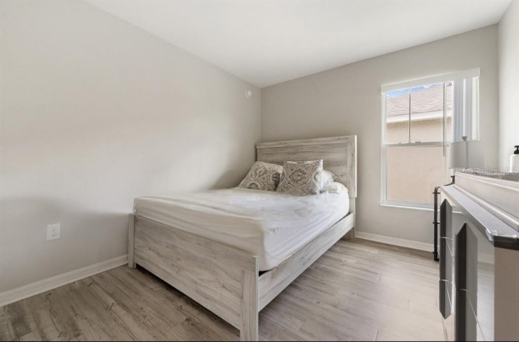 Activo con contrato: $295,000 (3 camas, 2 baños, 1482 Pies cuadrados)