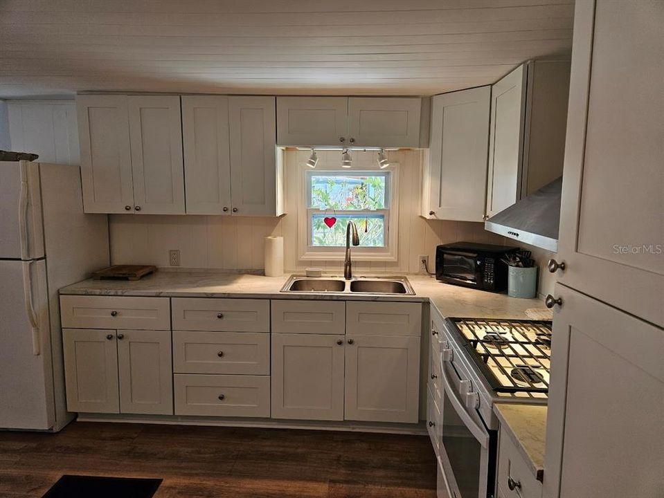 На продажу: $79,000 (2 спален, 1 ванн, 672 Квадратных фут)