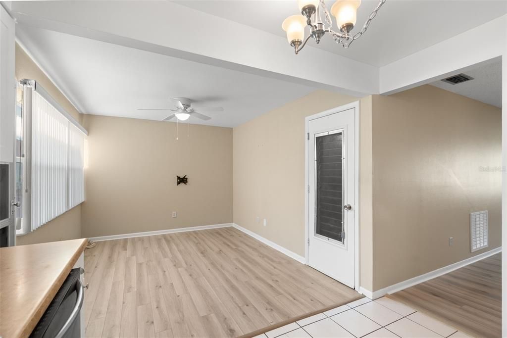 Active With Contract: $89,900 (1 beds, 1 baths, 902 Square Feet)