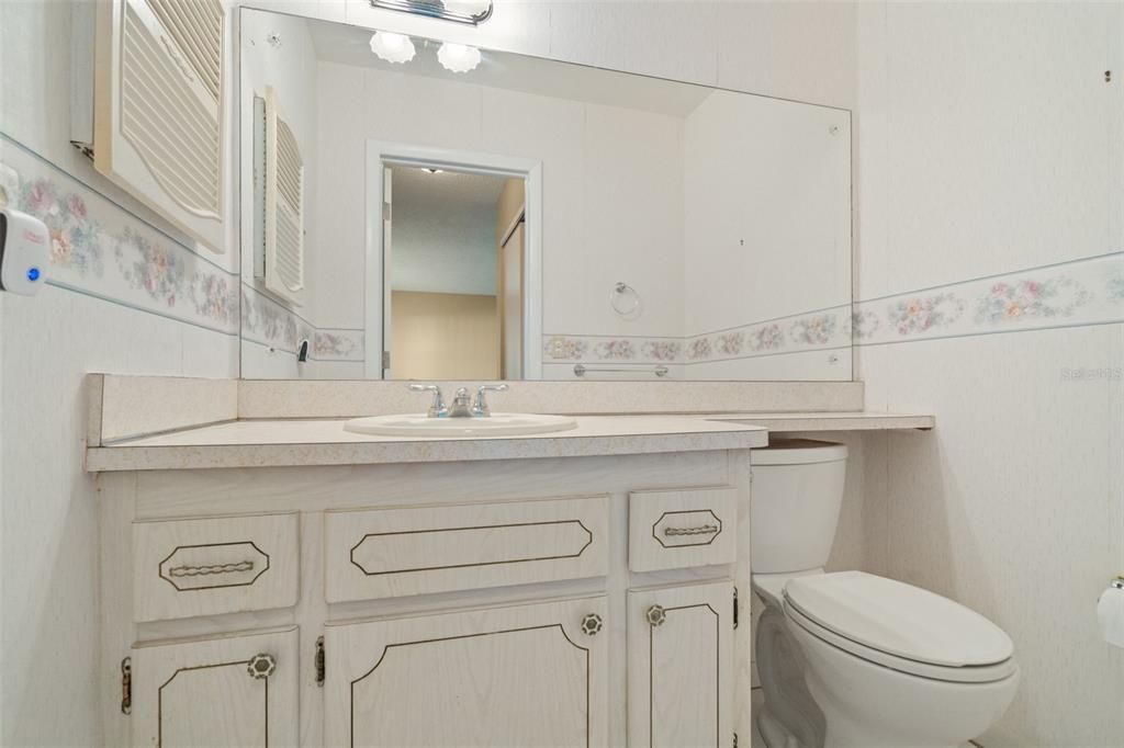 Active With Contract: $89,900 (1 beds, 1 baths, 902 Square Feet)