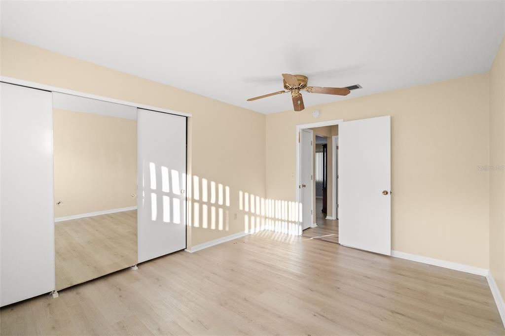 Active With Contract: $89,900 (1 beds, 1 baths, 902 Square Feet)