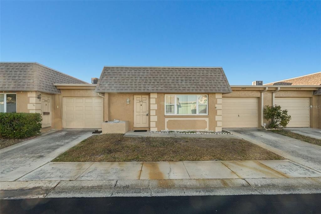 Active With Contract: $89,900 (1 beds, 1 baths, 902 Square Feet)