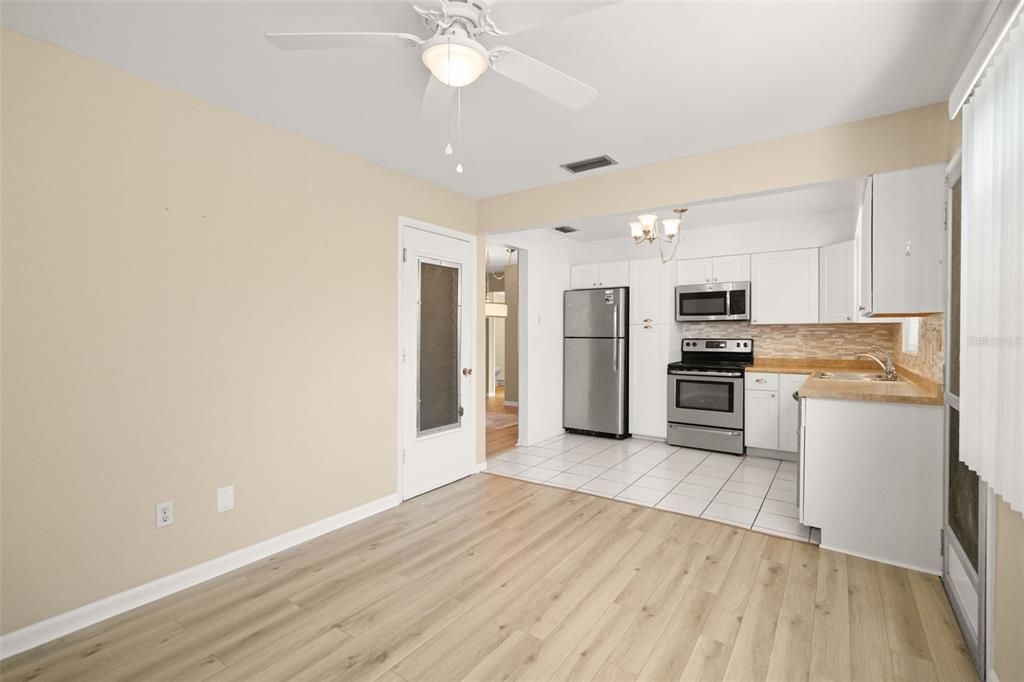 Active With Contract: $89,900 (1 beds, 1 baths, 902 Square Feet)