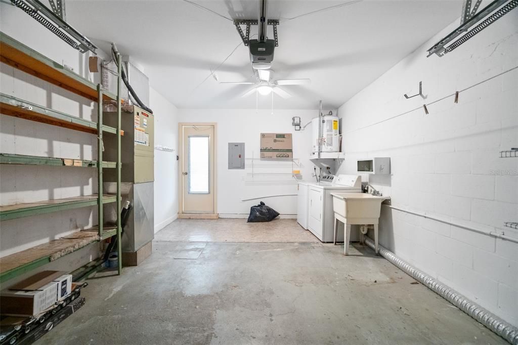 Active With Contract: $89,900 (1 beds, 1 baths, 902 Square Feet)