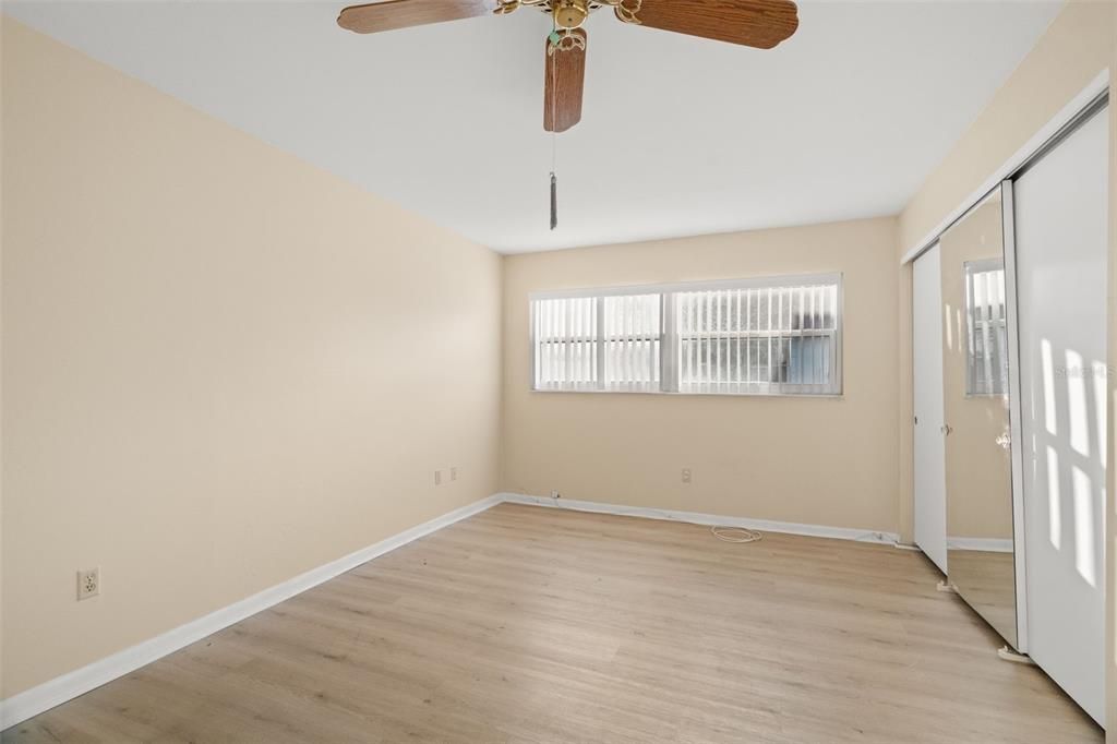 Active With Contract: $89,900 (1 beds, 1 baths, 902 Square Feet)