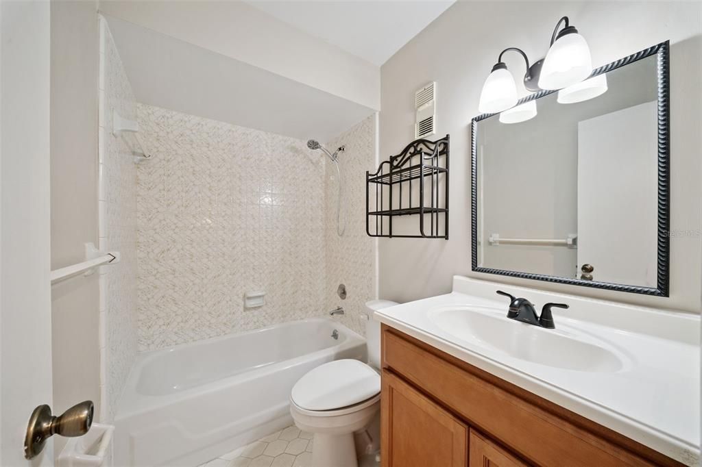 For Sale: $215,000 (2 beds, 2 baths, 1022 Square Feet)