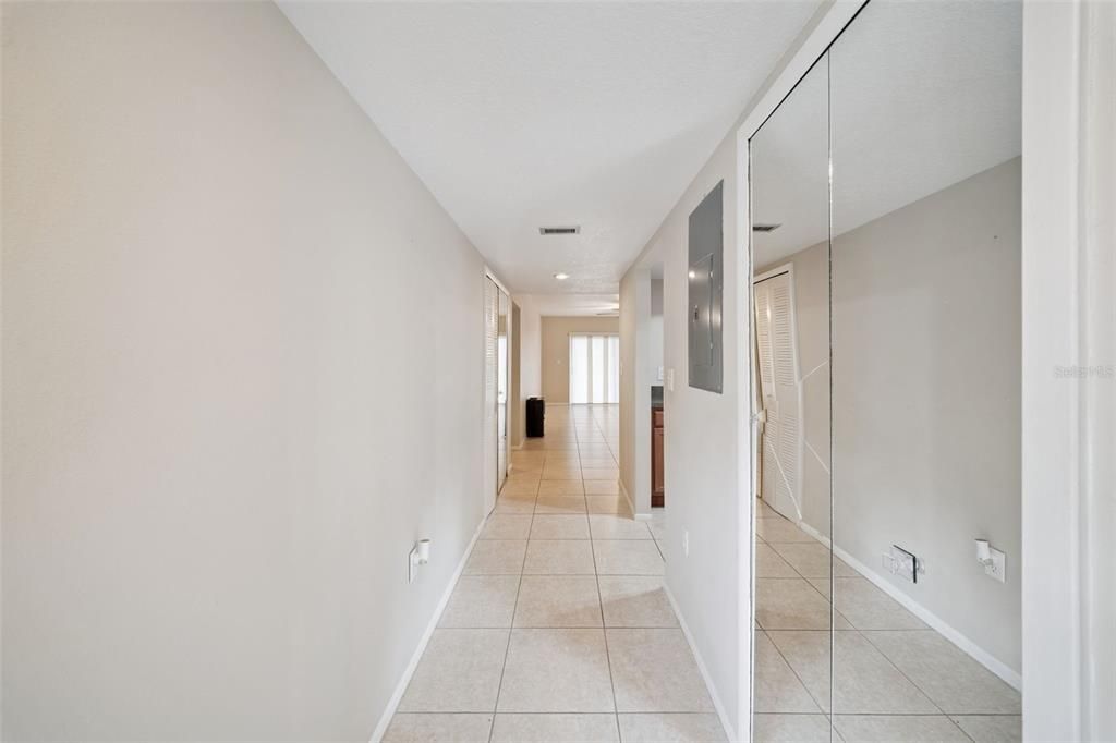 For Sale: $215,000 (2 beds, 2 baths, 1022 Square Feet)
