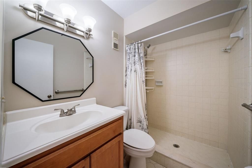 For Sale: $215,000 (2 beds, 2 baths, 1022 Square Feet)