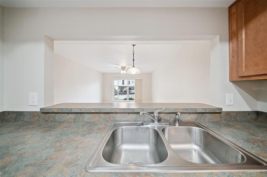 For Sale: $215,000 (2 beds, 2 baths, 1022 Square Feet)