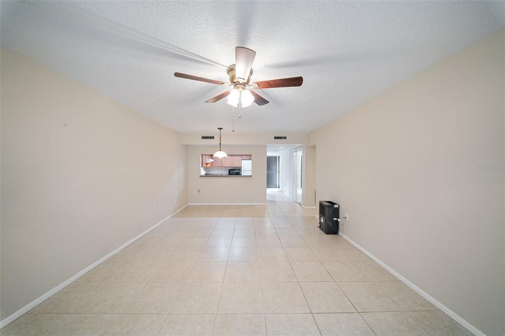 For Sale: $215,000 (2 beds, 2 baths, 1022 Square Feet)
