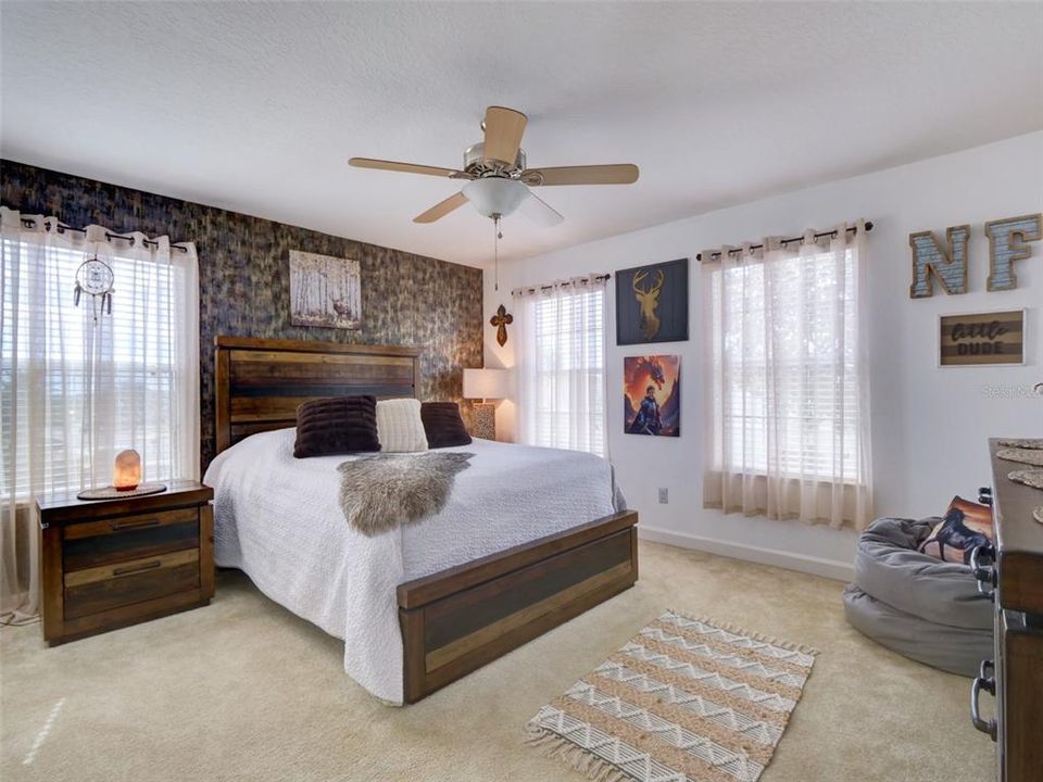 Activo con contrato: $509,900 (4 camas, 2 baños, 3472 Pies cuadrados)