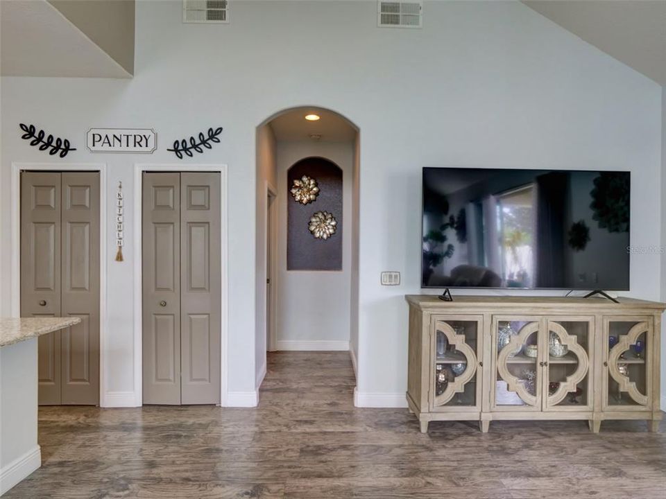 Activo con contrato: $509,900 (4 camas, 2 baños, 3472 Pies cuadrados)