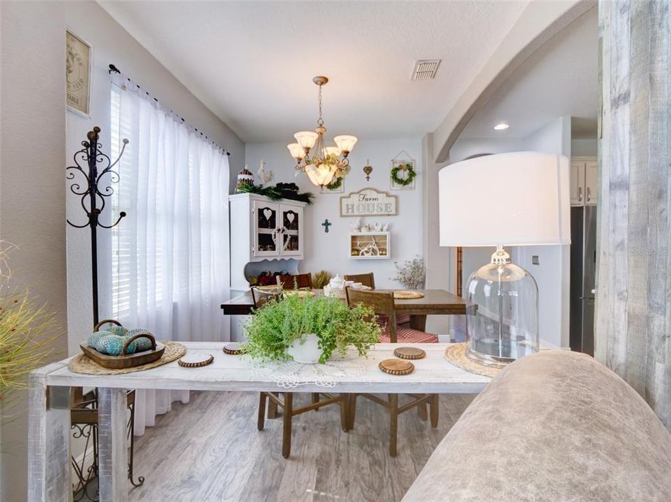 Activo con contrato: $509,900 (4 camas, 2 baños, 3472 Pies cuadrados)
