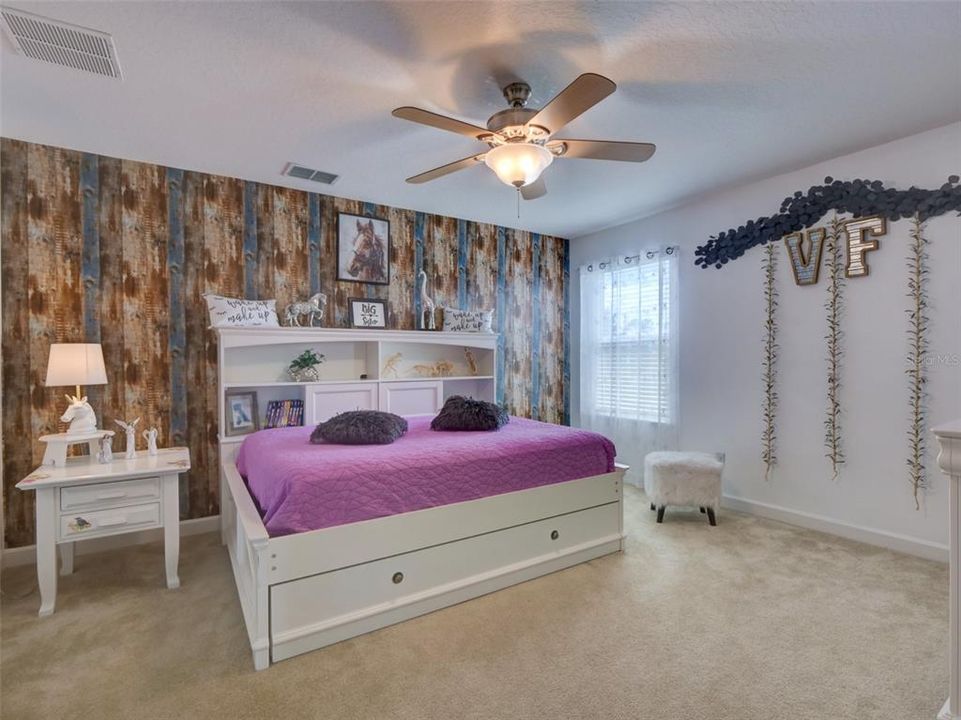 Activo con contrato: $509,900 (4 camas, 2 baños, 3472 Pies cuadrados)