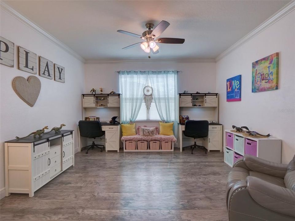 Activo con contrato: $509,900 (4 camas, 2 baños, 3472 Pies cuadrados)