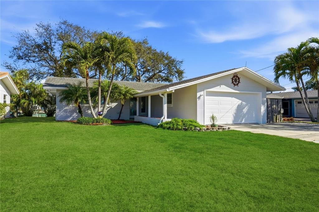 For Sale: $875,000 (2 beds, 2 baths, 1595 Square Feet)