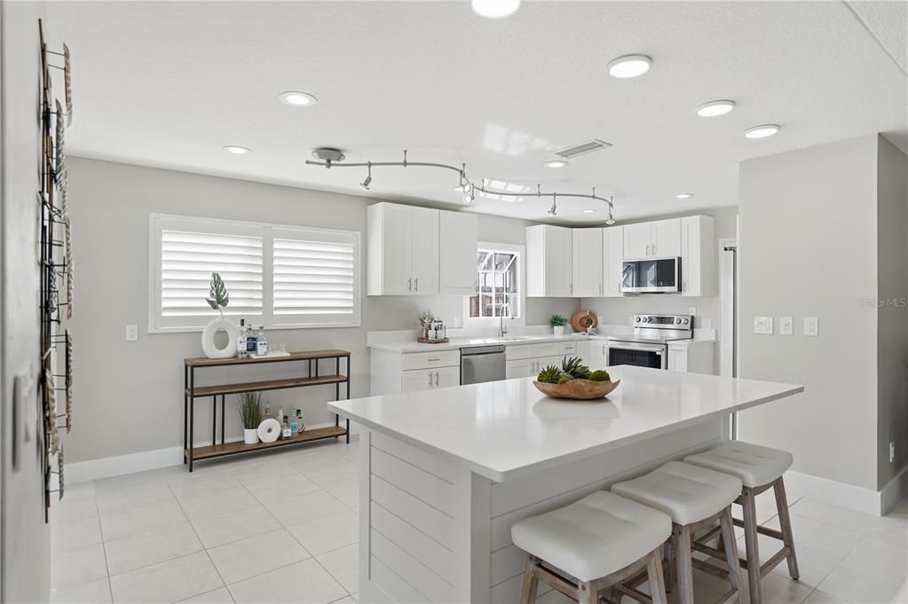 For Sale: $875,000 (2 beds, 2 baths, 1595 Square Feet)