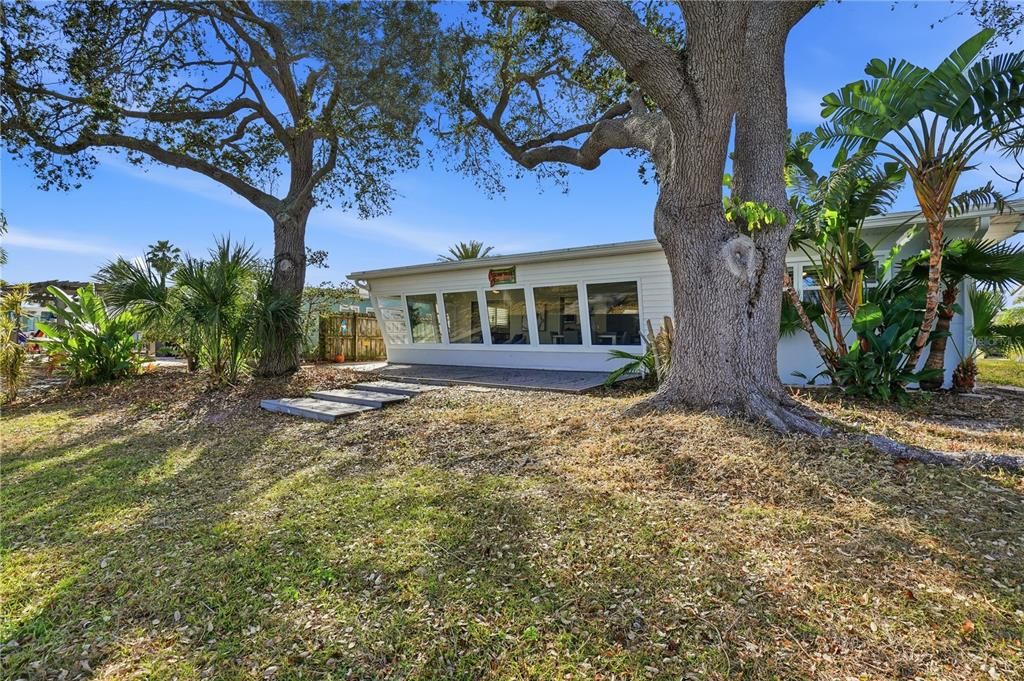 For Sale: $875,000 (2 beds, 2 baths, 1595 Square Feet)