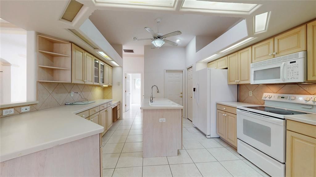 For Sale: $346,900 (3 beds, 2 baths, 2328 Square Feet)