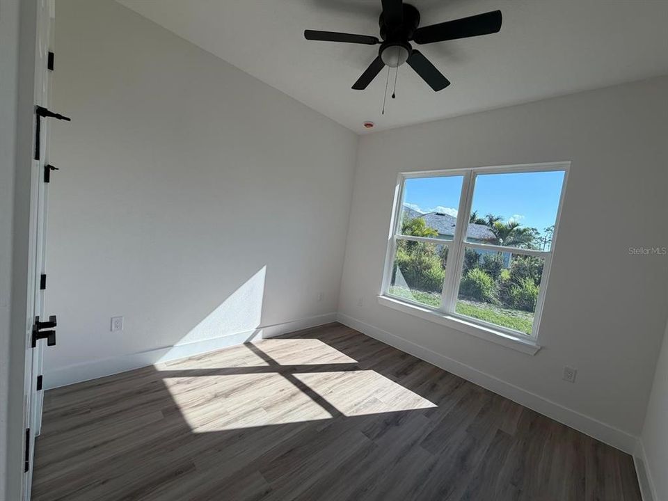 En Renta: $2,490 (3 camas, 2 baños, 1972 Pies cuadrados)