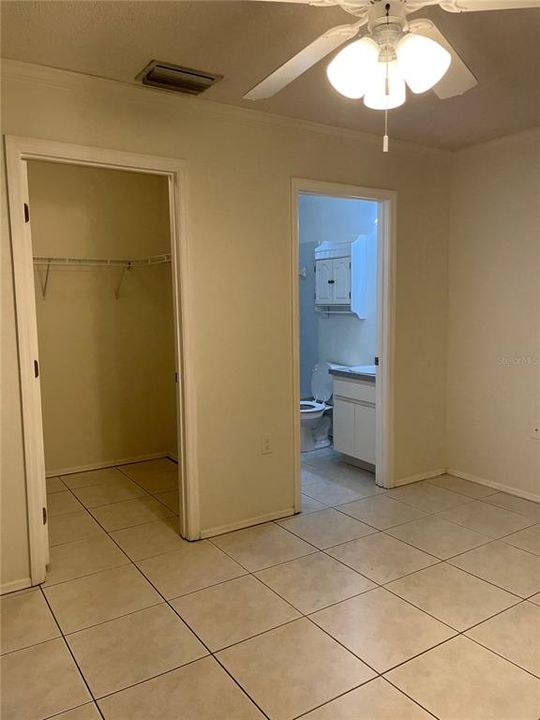 Activo con contrato: $2,600 (3 camas, 2 baños, 1298 Pies cuadrados)