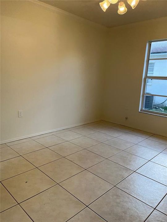 Activo con contrato: $2,600 (3 camas, 2 baños, 1298 Pies cuadrados)