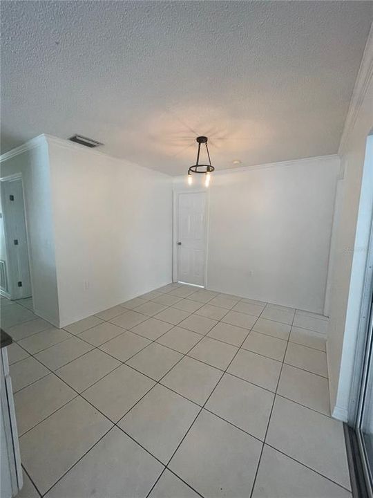 Activo con contrato: $2,600 (3 camas, 2 baños, 1298 Pies cuadrados)