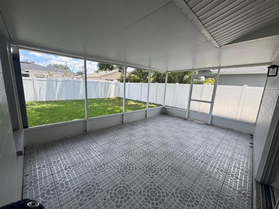 Activo con contrato: $2,600 (3 camas, 2 baños, 1298 Pies cuadrados)
