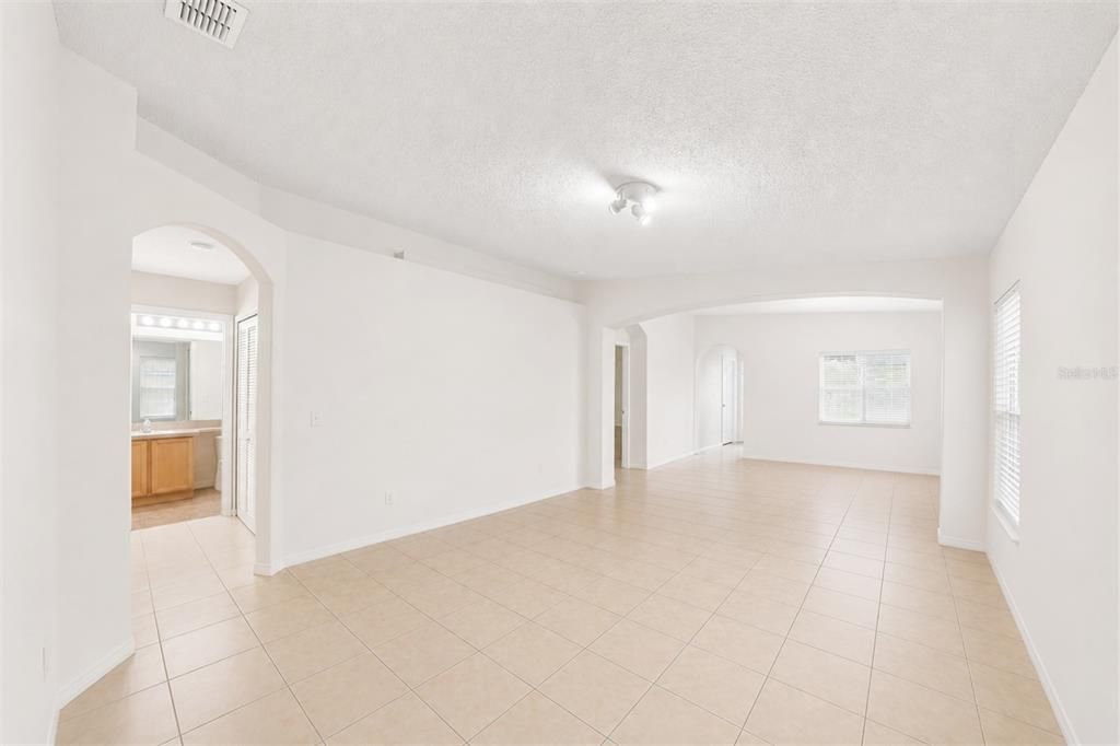 For Sale: $199,990 (3 beds, 2 baths, 1136 Square Feet)