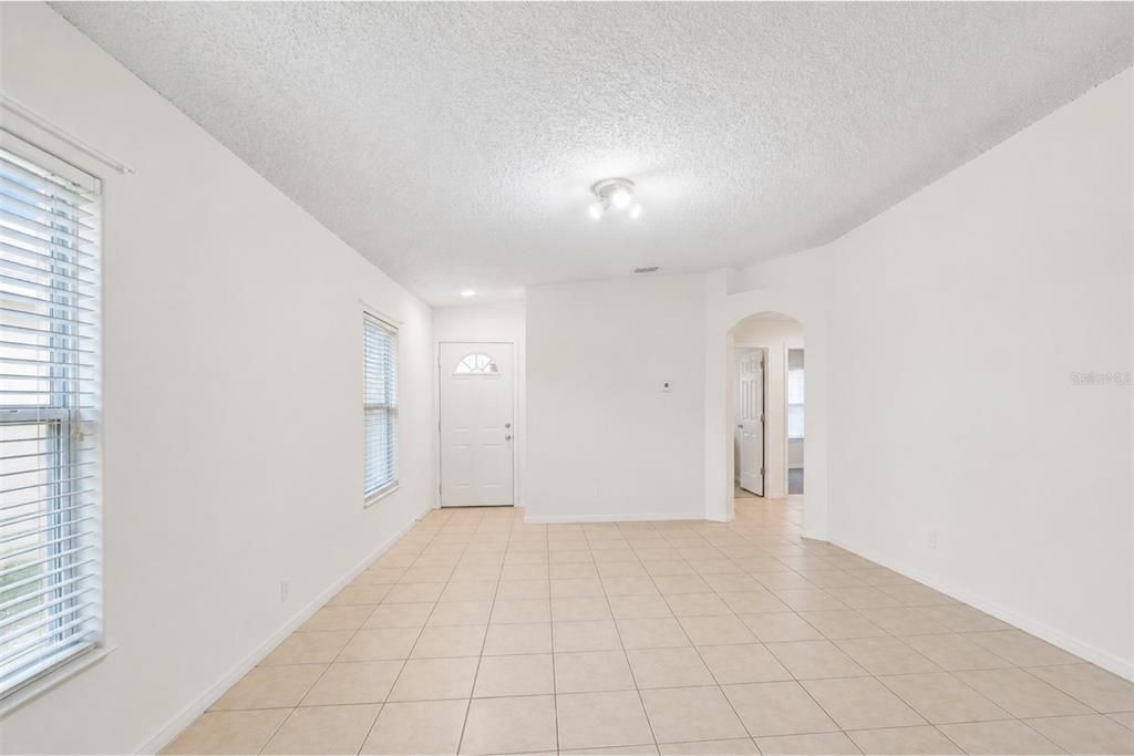 For Sale: $199,990 (3 beds, 2 baths, 1136 Square Feet)